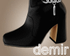 [D] Love black boots