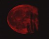 Lune flotante rouge noir