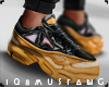 lQ8 | Sport gold shoes
