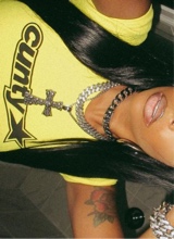 flaunts